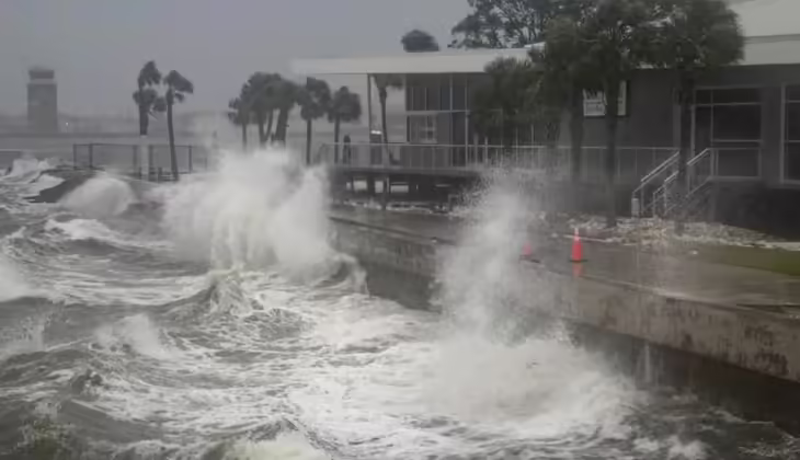 മിൽട്ടൺ ചുഴലിക്കാറ്റ് കര തൊട്ടു; ഫ്‌ളോറിഡയിൽ വ്യാപക നാശം, കനത്ത ജാഗ്രത
