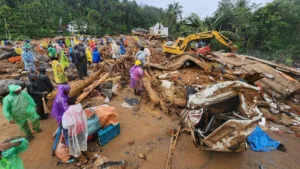 അതൊന്നും സൗജന്യമായിരുന്നില്ല; പ്രളയം മുതല്‍ മുണ്ടക്കൈ ദുരന്തം വരെ നല്‍കിയ എയര്‍ലിഫ്റ്റ് സേവനത്തിന് പണം ആവശ്യപ്പെട്ട് കേന്ദ്രം