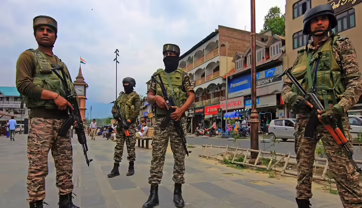 ഡൽഹി അടക്കമുള്ള പ്രധാന കേന്ദ്രങ്ങളിൽ സുരക്ഷ ശക്തമാക്കി, 10 വിമാനത്താവളങ്ങൾ അടച്ചു; 11 മണിക്ക് മന്ത്രിസഭാ യോഗം