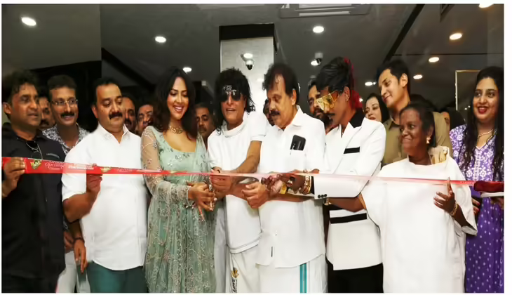 ബോബി ചെമ്മണൂര് ഇന്റര്നാഷണല് ജ്വല്ലേഴ്സിന്റെ കാസര്ഗോഡ് ഷോറൂം ഉദ്ഘാടനം ചെയ്തു