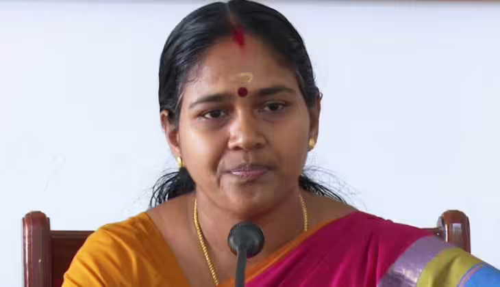 നാമനിർദേശ സമർപ്പണ ചടങ്ങിൽ വാഹനം കിട്ടാൻ വൈകി, നടന്നാണ് എത്തിയത്; രാജീവ് ചന്ദ്രശേഖർ കഴിവ് തെളിയിച്ചയാൾ: ശോഭ സുരേന്ദ്രൻ