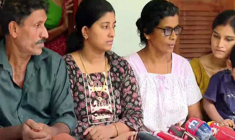 ജില്ലാ ഭരണകൂടത്തിന് തുടർച്ചയായി വീഴ്ച സംഭവിക്കുന്നു; തെരച്ചിൽ വൈകിപ്പിക്കുന്നുവെന്ന് അർജുന്റെ കുടുംബം