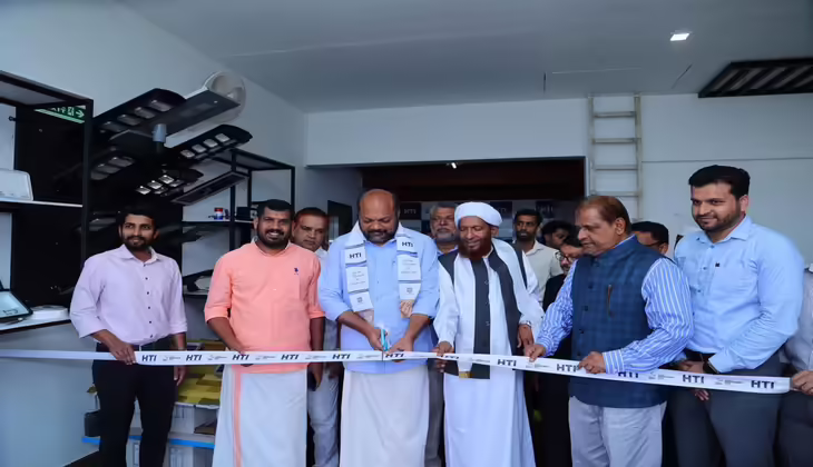 മർകസ് നോളജ് സിറ്റിയിലെ എച്ച് ടി ഐ ഇലക്ട്രോണിക് പ്രൊഡക്ഷന്‍ ലാബ് ഉദ്ഘാടനം ചെയ്തു
