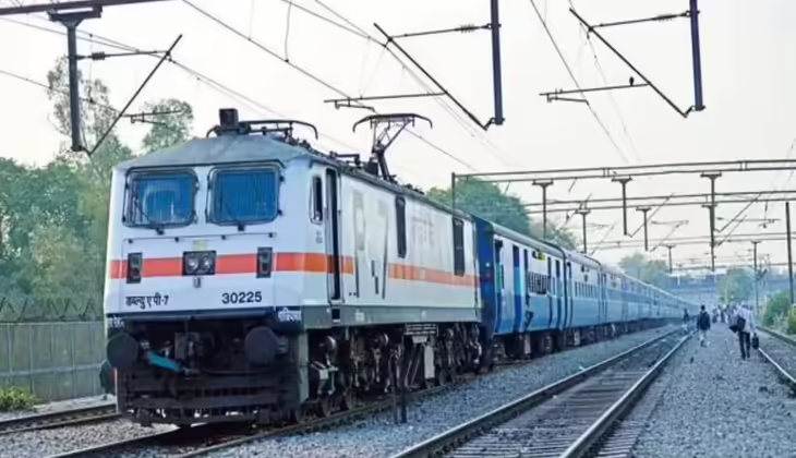 കന്യാകുമാരി-ബാംഗ്ലൂർ എക്‌സ്പ്രസിന് നേരെ പാലക്കാട് വെച്ച് കല്ലേറ്; ഒരു യാത്രക്കാരന് ഗുരുതര പരുക്ക്