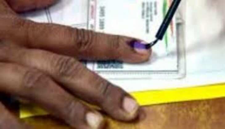 തദ്ദേശ തെരഞ്ഞെടുപ്പിൽ കർശന നിർദേശവുമായി തെരഞ്ഞെടുപ്പ് കമ്മീഷൻ; വീടിനുള്ളിൽ കയറി വോട്ട് ചോദിക്കരുത്, പോളിംഗ് ബൂത്തിൽ ഒരേ സമയം മൂന്നു പേർ മാത്രം