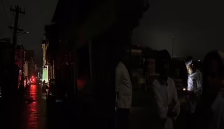 വീണ്ടും പാക് പ്രകോപനം; പാകിസ്താനുമായി അതിർത്തി പങ്കിടുന്ന മേഖലകളിൽ ബ്ലാക്ക് ഔട്ട്‌