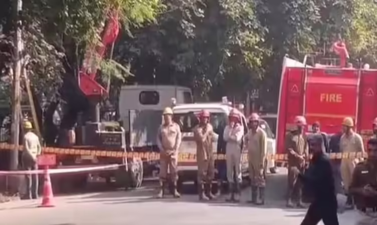 ഡൽഹി പ്രശാന്ത് വിഹാറിൽ പിവിആർ തീയറ്ററിന് സമീപം സ്ഫോടനം; ജാഗ്രതാ നിർദേശം