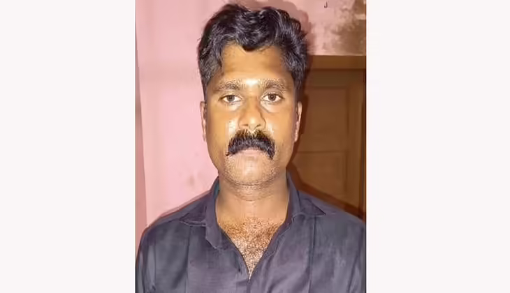 പിസ്റ്റൾ, വാളുകൾ, മഴു; ആലപ്പുഴ കുമാരപുരത്ത് വൻ ആയുധശേഖരം കണ്ടെത്തി, ഒരാൾ പിടിയിൽ