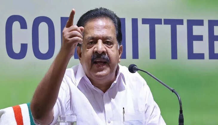 ലഹരിവ്യാപനത്തിന് കാരണം എസ് എഫ് ഐ; സംഘടനയെ പിരിച്ചുവിടണമെന്ന് ചെന്നിത്തല