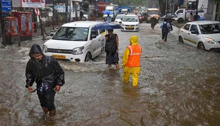 മഹാരാഷ്ട്രയിൽ കനത്ത മഴ: മുംബൈയടക്കമുള്ള നഗരങ്ങൾ വെള്ളത്തിൽ; സ്കൂളുകൾക്ക് അവധി