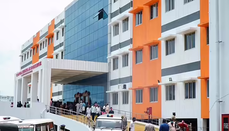 കോന്നി മെഡിക്കൽ കോളേജിൽ രണ്ട് താത്കാലിക ജീവനക്കാർ ആത്മഹത്യക്ക് ശ്രമിച്ചു