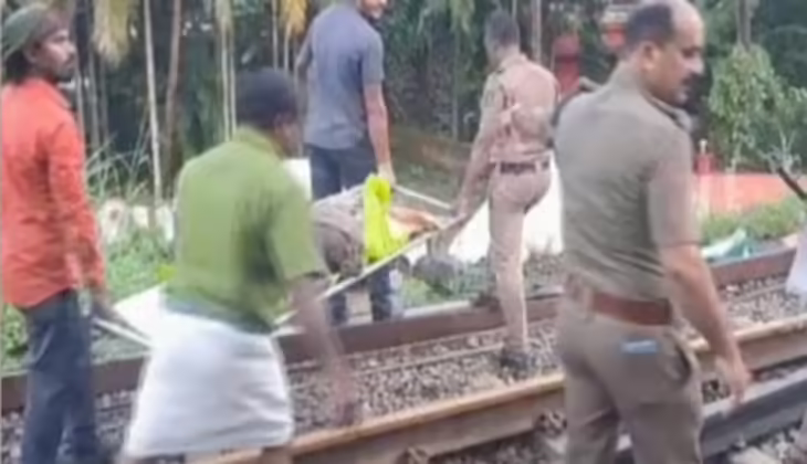 ഷൊർണൂരിൽ ട്രെയിൻ തട്ടി നാല് ശുചീകരണ തൊഴിലാളികൾക്ക് ദാരുണാന്ത്യം; പുഴയിൽ വീണ ആളെ കാണാതായി