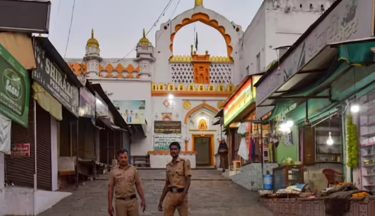 ഔറംഗസേബിന്റെ ശവകുടീരം പൊളിക്കണമെന്ന് സംഘ്പരിവാർ സംഘടനകൾ; അല്ലെങ്കിൽ കർസേവ നടത്തും