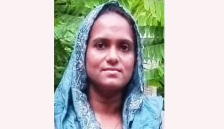 ബൈക്ക് മറിഞ്ഞ് വീണത് റോഡിലേക്ക്, പിന്നാലെ പിക്കപ് വാൻ ഇടിച്ചു; ചികിത്സയിലായിരുന്ന യുവതി മരിച്ചു