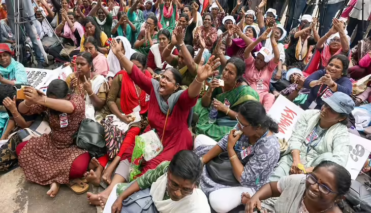 സമരം ശക്തമാക്കാനൊരുങ്ങി ആശമാർ; ഇന്ന് മുതൽ കൂട്ട ഉപവാസ സമരം